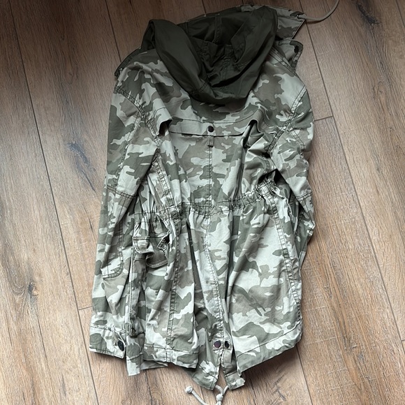 Anthony Thomas Melillo Field Camo Zip-Front Utility Jacket with Stowaway Hood - Picture 5 of 5
